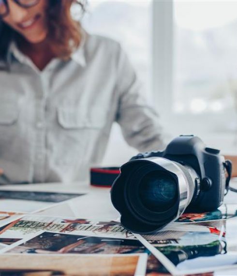 Photographer reviewing images for unauthorized image use detection | COPY-IDENT